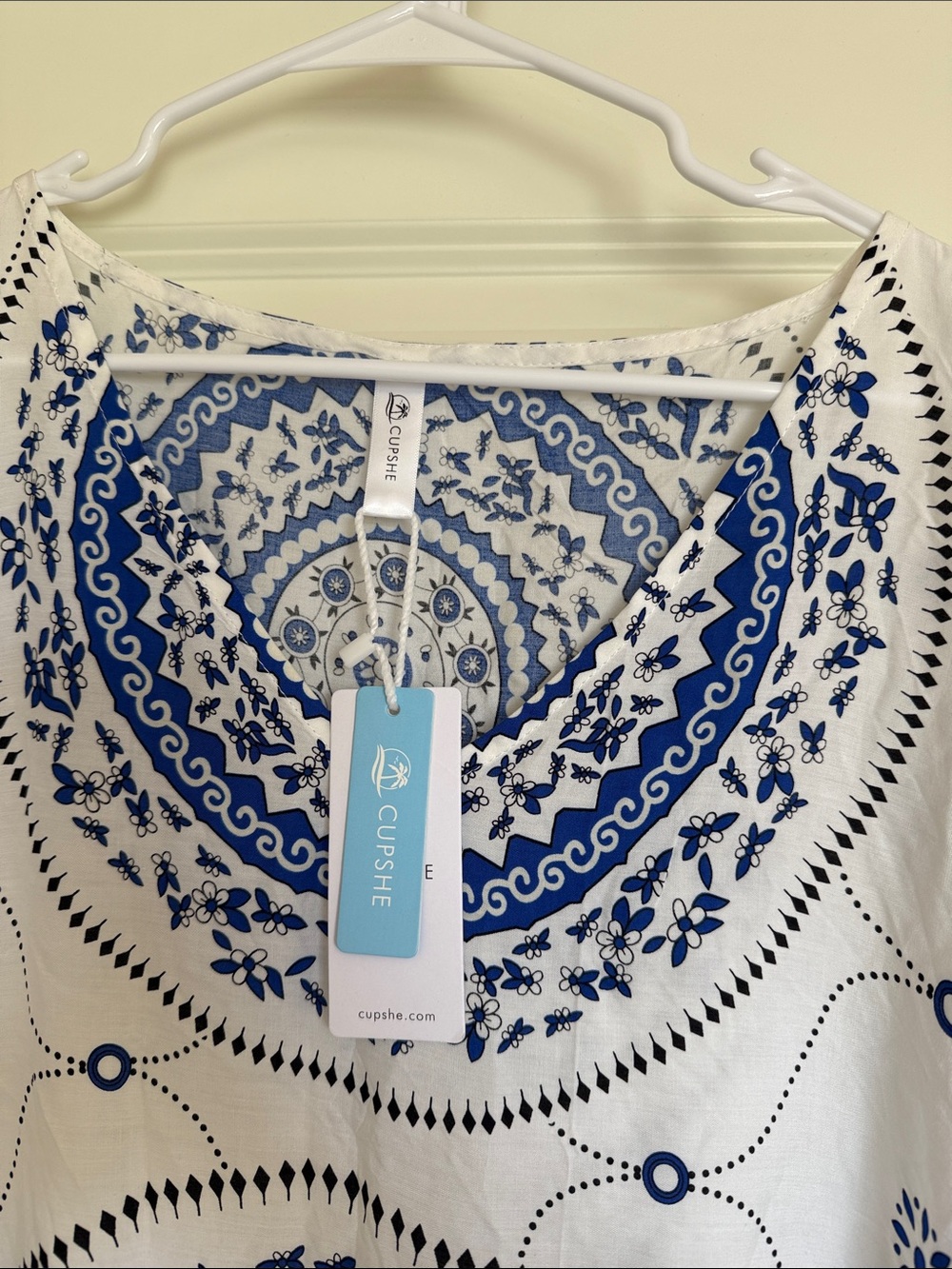 Cupshe | White Maxi Caftan with Blue Medallion Print | OSFM - Picture 2 of 2